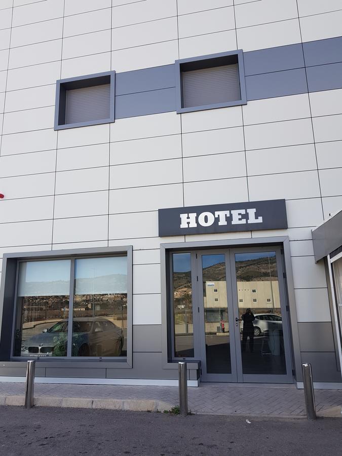 Hotel Onil Bagian luar foto